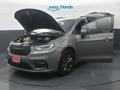 Used 2021 Chrysler Pacifica Touring-L w/ Uconnect Theater Family Group FWD image 37