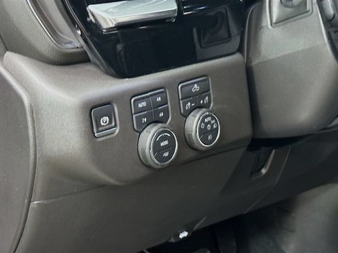 Used 2025 Chevrolet Silverado 1500 LT Trail Boss w/ Convenience Package II AWD/4WD image 10
