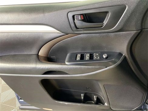 Used 2018 Toyota Highlander Plus image 23