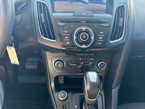 Used 2016 Ford Focus SE w/ SE Sport Package FWD image 19