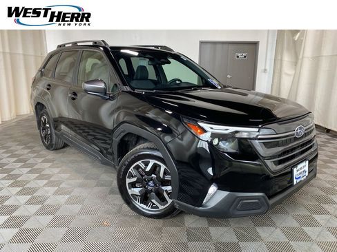 Used 2025 Subaru Forester Premium AWD/4WD image 1
