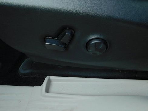 Certified 2020 Chrysler Voyager Lxi FWD image 9
