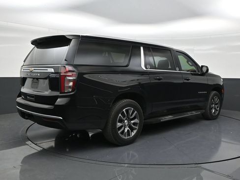 Used 2024 Chevrolet Suburban LS RWD image 5