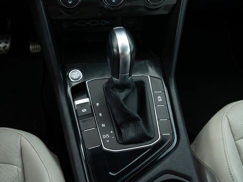 Used 2019 Volkswagen Tiguan SE FWD image 12