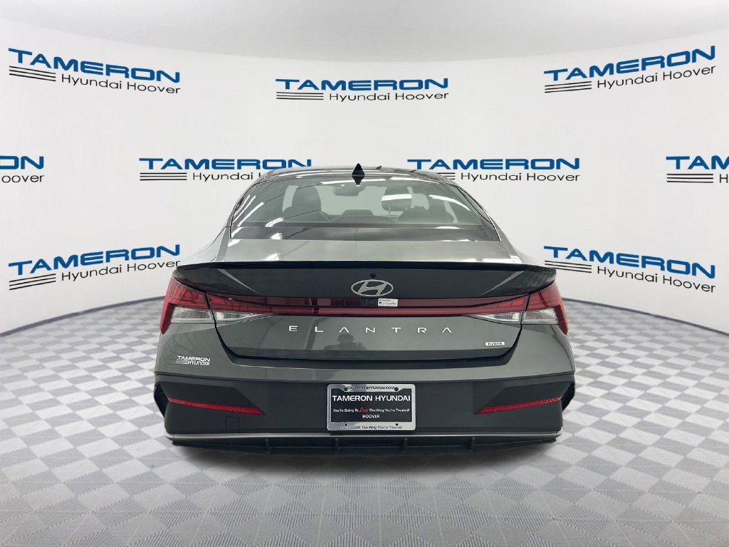 Used 2025 Hyundai Elantra SEL FWD image 4
