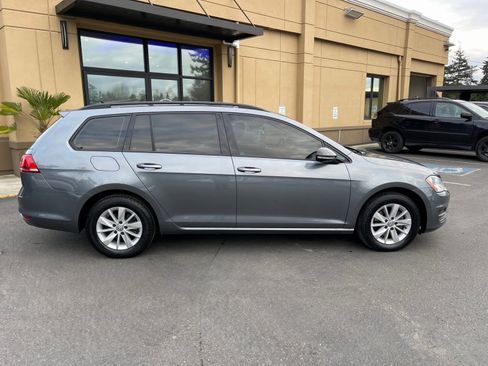 Used 2016 Volkswagen Golf S image 7