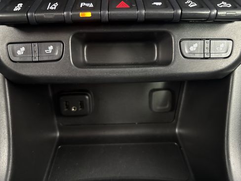 Used 2022 Chevrolet Colorado Z71 w/ Safety Package image 29