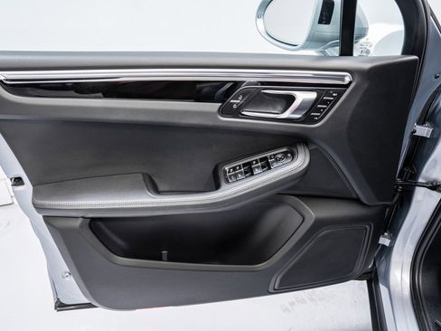 Used 2024 Porsche Macan image 24