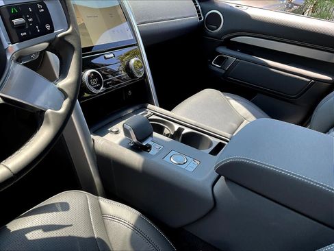 New 2025 Land Rover Discovery Dynamic SE image 10