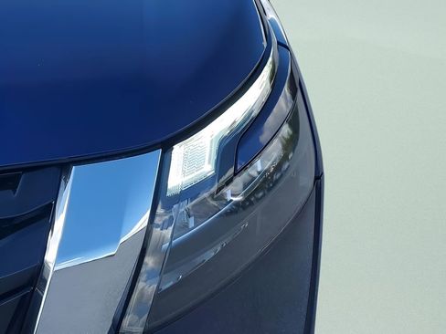 Used 2025 Nissan Pathfinder SL image 16