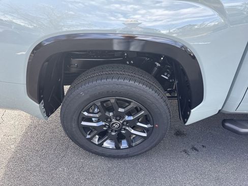 New 2025 Toyota Tundra Platinum image 4