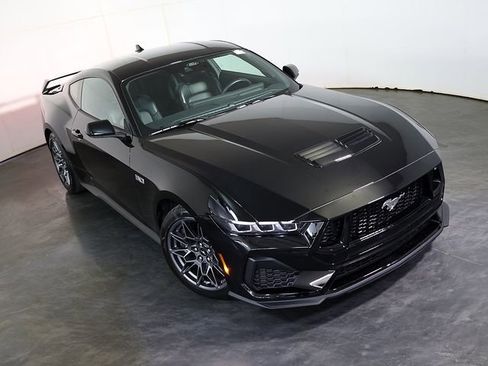 Used 2025 Ford Mustang GT Premium w/ GT Performance Package RWD image 7
