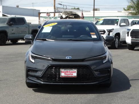 Used 2024 Toyota Corolla SE image 3