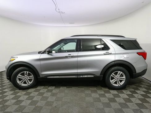 Used 2022 Ford Explorer XLT image 6