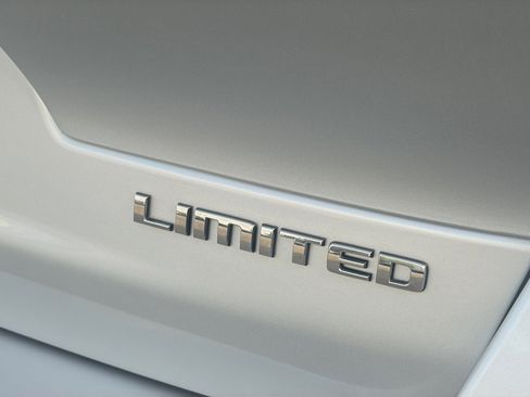Used 2021 Jeep Grand Cherokee L Limited AWD/4WD image 29
