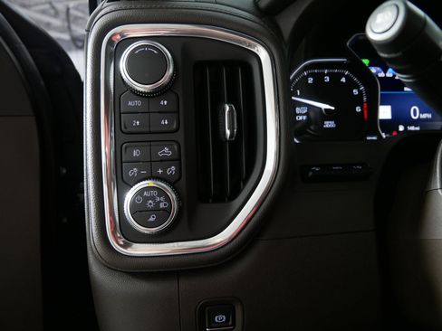 Used 2019 GMC Sierra 1500 Denali w/ Denali Ultimate Package AWD/4WD image 26