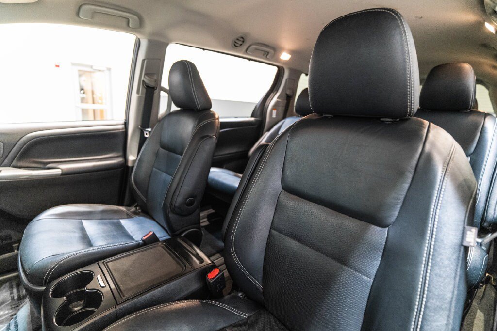 Used 2017 Toyota Sienna SE FWD image 6
