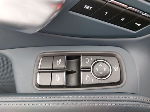 Certified 2025 Porsche 718 Cayman RWD image 25