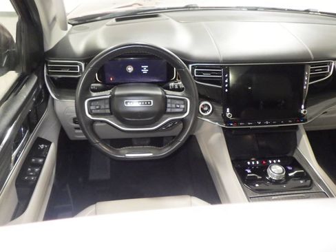 Used 2022 Jeep Wagoneer Series III w/ Premium Group I AWD/4WD image 9