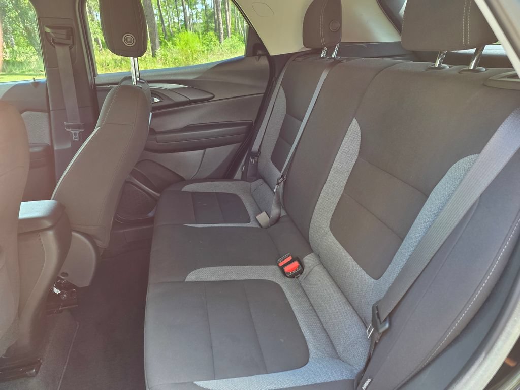 Used 2025 Chevrolet TrailBlazer LT FWD image 16