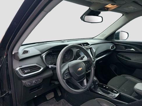 Used 2023 Chevrolet TrailBlazer LT w/ Convenience Package AWD/4WD image 9