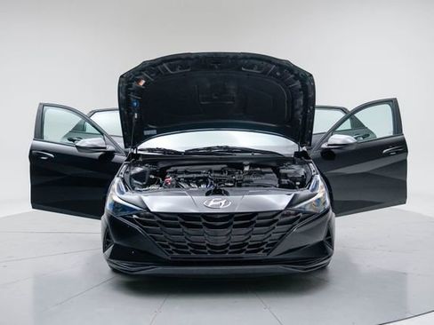 Used 2023 Hyundai Elantra SE image 16