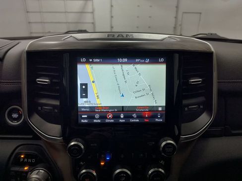 Used 2019 RAM 1500 Laramie AWD/4WD image 17