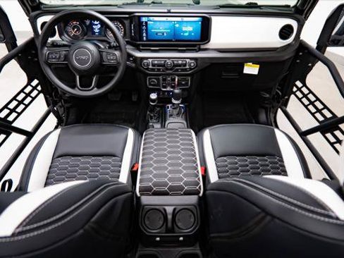 Used 2026 Jeep Wrangler Unlimited Sport AWD/4WD image 2