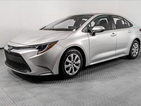 Used 2021 Toyota Corolla LE FWD image 2