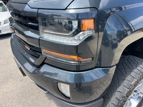 Used 2018 Chevrolet Silverado 1500 LT w/ Texas Edition image 19
