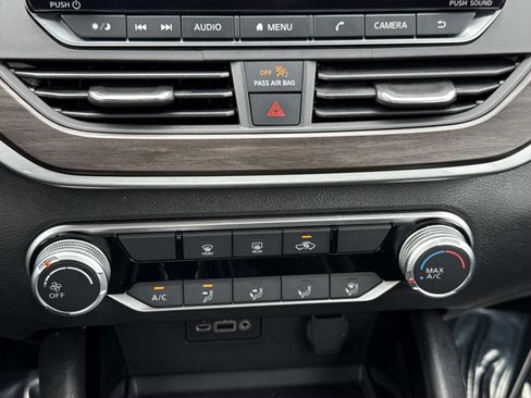 Used 2024 Nissan Altima 2.5 SV image 11