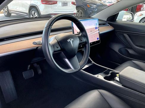 Used 2018 Tesla Model 3 Long Range image 17
