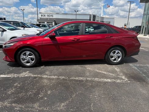 Used 2023 Hyundai Elantra SE FWD image 1