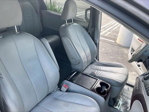 Used 2013 Toyota Sienna XLE w/ Premium Pkg FWD image 7