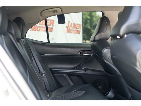 Used 2022 Toyota Camry SE FWD image 5
