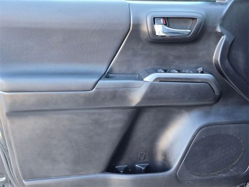 Used 2021 Toyota Tacoma TRD Off-Road image 11