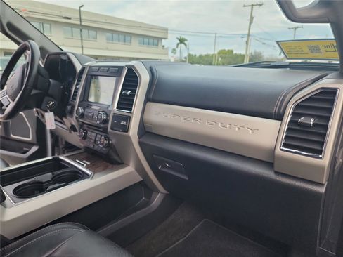 Used 2018 Ford F250 Lariat w/ Lariat Value Package image 28