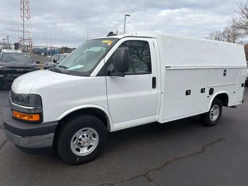 New 2025 Chevrolet Express 3500 Work Van w/ Power Convenience Package image 3
