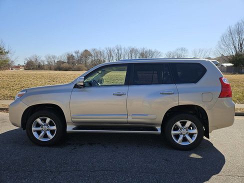 Used 2013 Lexus GX 460 w/ Comfort Plus Pkg image 2