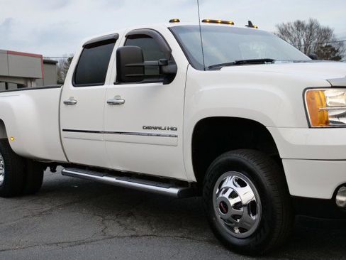 Used 2011 GMC Sierra 3500 Denali image 31