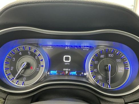 Used 2016 Chrysler 300 C image 10