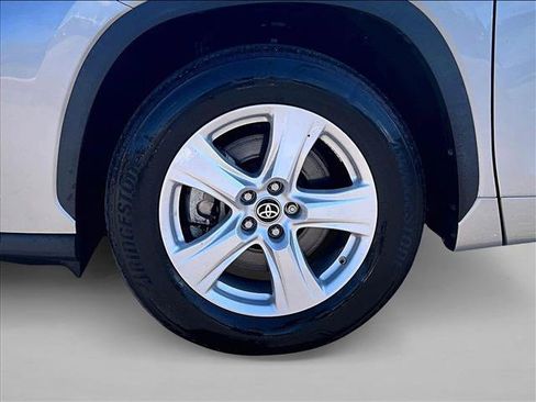 Used 2023 Toyota Highlander LE FWD image 10