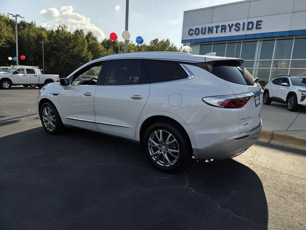 Used 2023 Buick Enclave Essence w/ Experience Buick Package FWD image 3