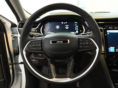 Used 2023 Jeep Grand Cherokee 4WD 4xe image 3