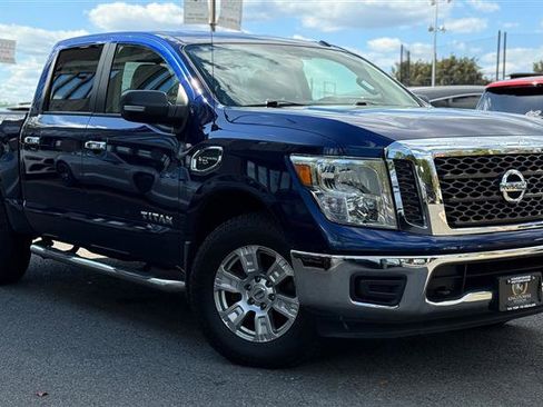 Used 2017 Nissan Titan SV image 6