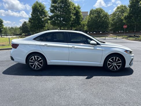 Used 2025 Volkswagen Jetta SE w/ Sunroof Package FWD image 10
