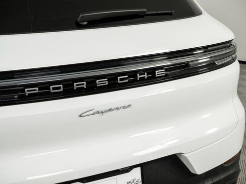 Certified 2026 Porsche Cayenne AWD/4WD image 38