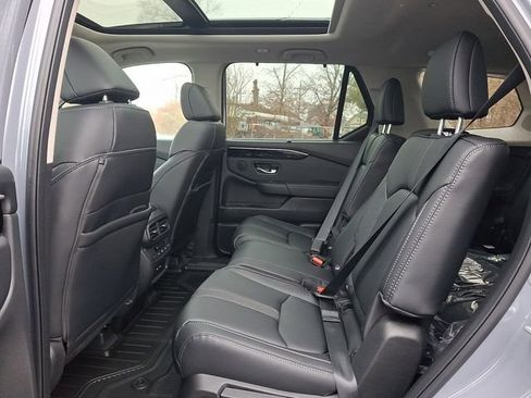 Certified 2025 Honda Pilot Touring image 10