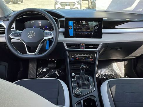 New 2026 Volkswagen Taos SE image 18