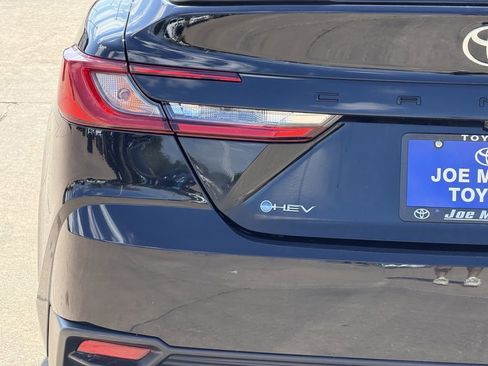 Used 2025 Toyota Camry SE FWD image 10